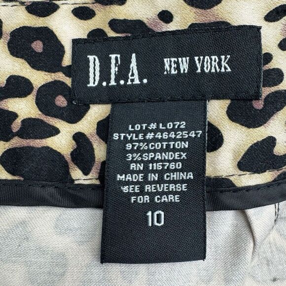 D.F.A. New York Leopard Skirt Size 10 Pencil Straight Back Slit Knee Length - Picture 2 of 7